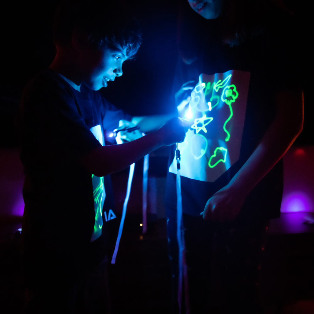 Kids’ Black & Green Interactive Glow T-Shirt with Rechargeable Torch