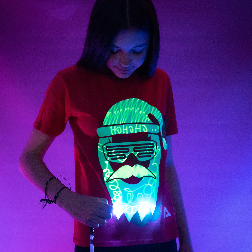 Kids’ Star Interactive Glow-in-the-Dark T-Shirt – Rechargeable Torch Included